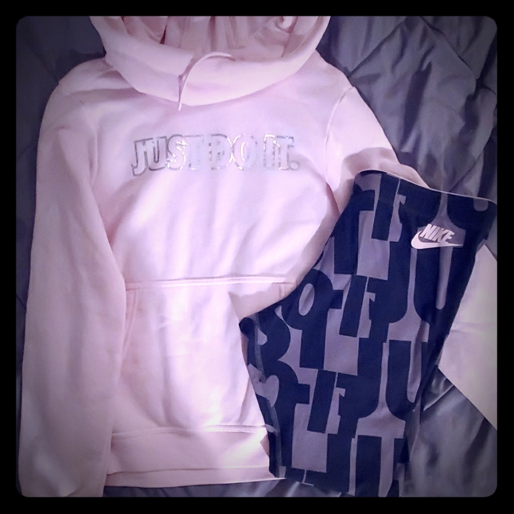 NIKE sweatshirt with NIKE leggings